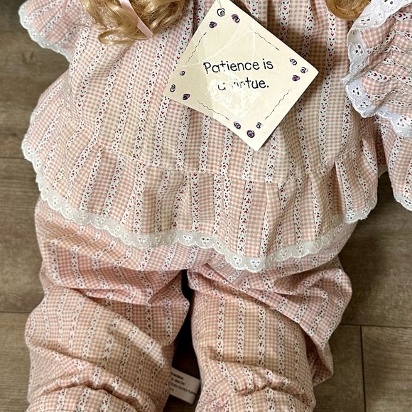 RARE Vintage Korner Kids 30inch ‘Patience is a Virtue’ Hide & Seek Time Out Doll - Picture 10 of 10